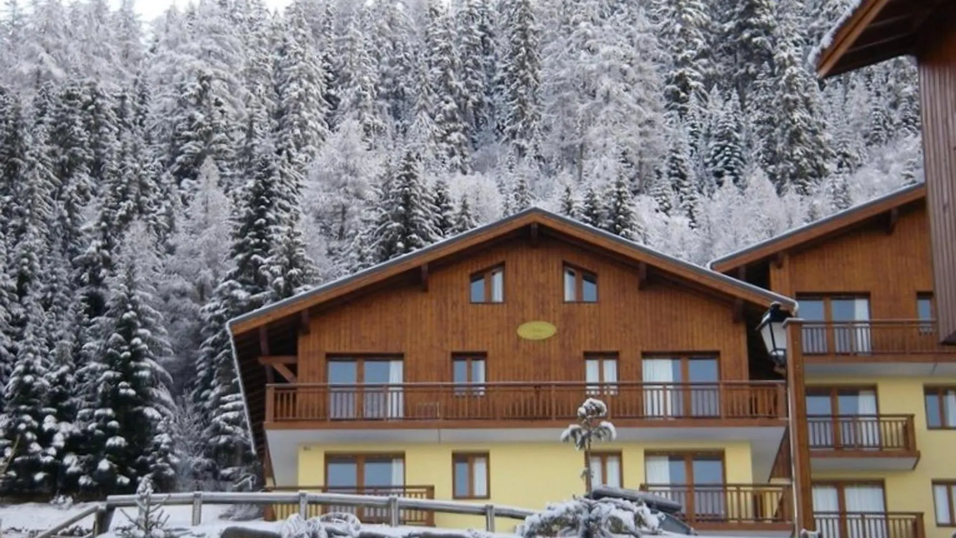 Appartement 3 Pieces Pour 4/6 Pers A Valfrejus Avec Balcon - Fr-1-265-181 0*,